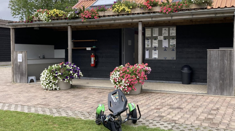 8 september bloemen bij het toiletgebouw