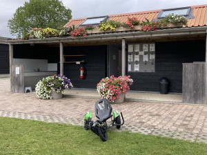 bloemen toiletgebouw